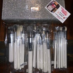 Jaclyn hill brush